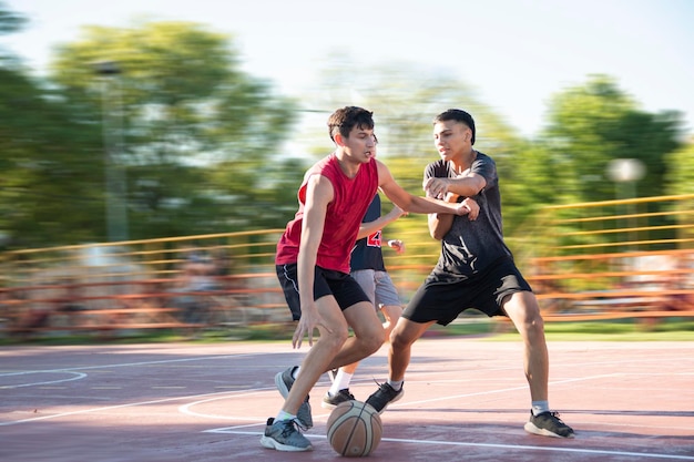 巴萨球员对哈维离任决定感到震惊与沮丧 深感失落与不安